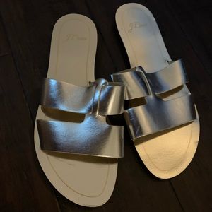 Perfect for the summer. Dress up or casual attire. slide on for an occasion